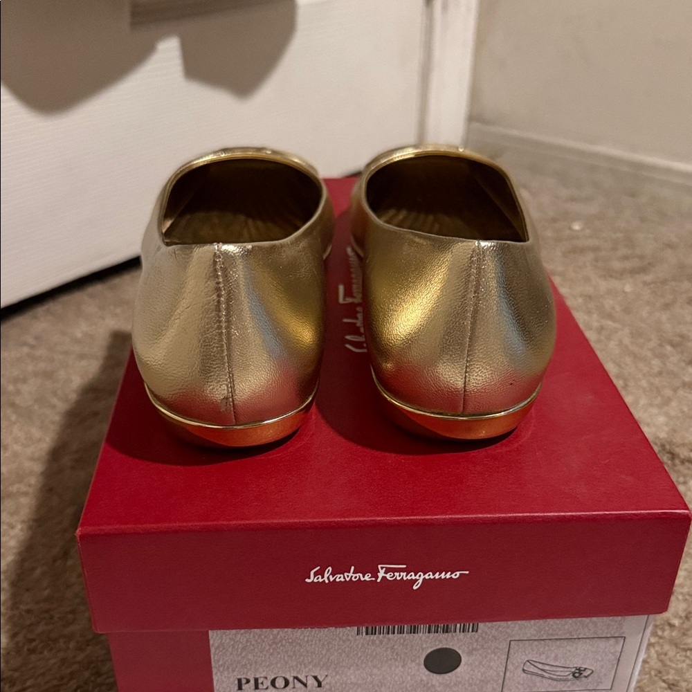 Salvatore Ferragamo Gold Flats - Picture 4 of 7